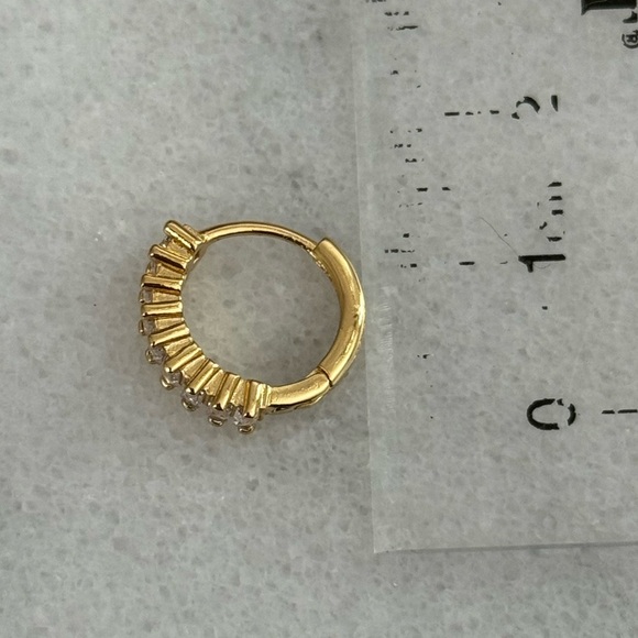 Gold Thick Crystal Stacked Huggie Hoop Earrings 

Brand New - Picture 3 of 4